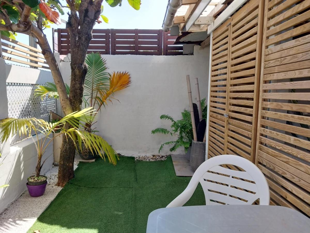 Les Badamiers Villa Saint Pierre Luaran gambar