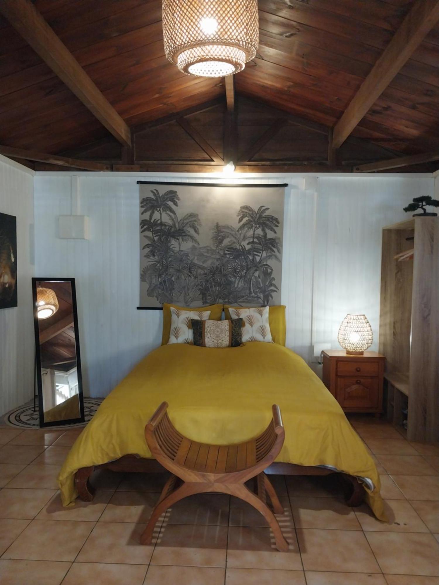 Les Badamiers Villa Saint Pierre Luaran gambar