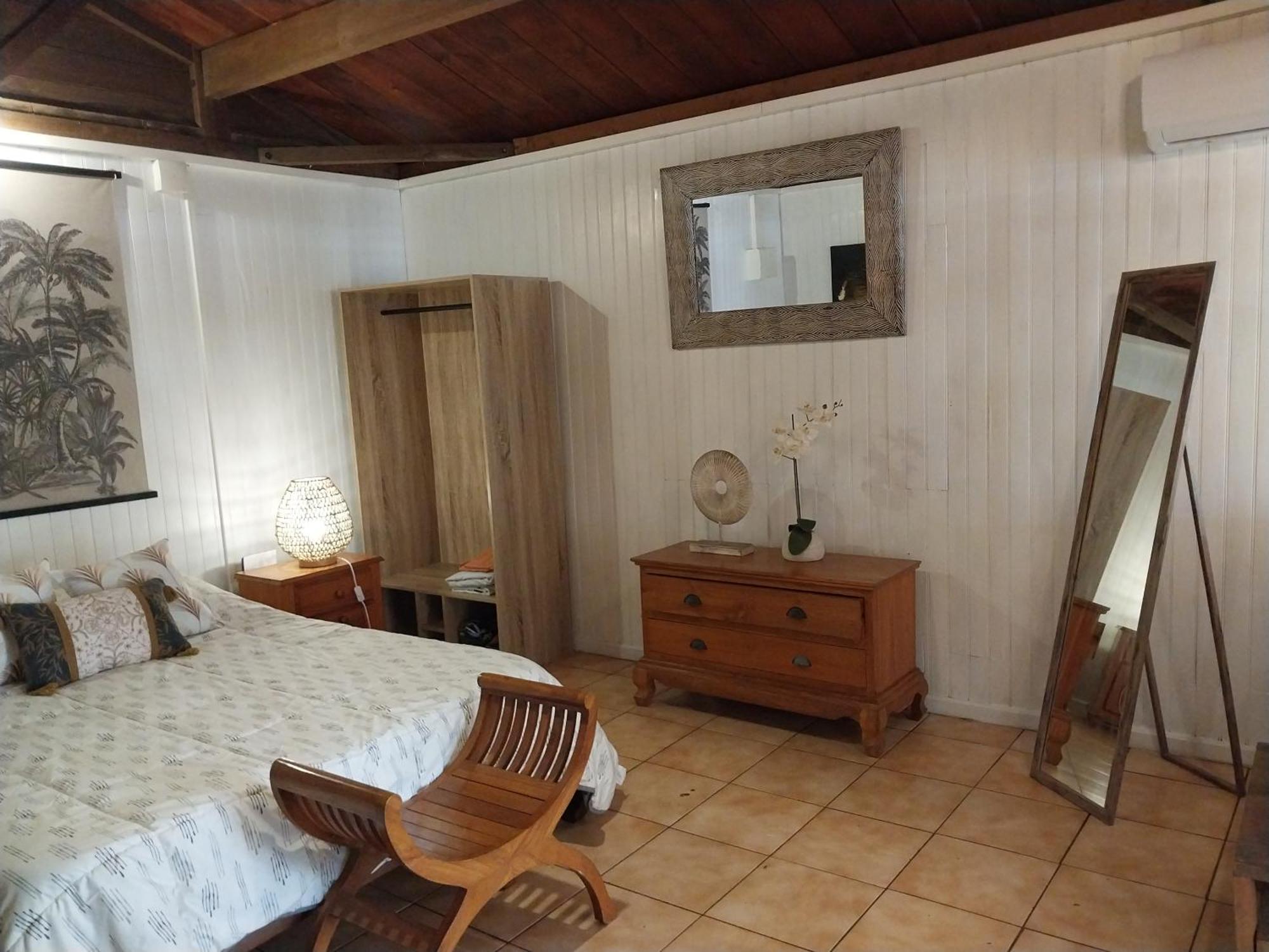 Les Badamiers Villa Saint Pierre Luaran gambar