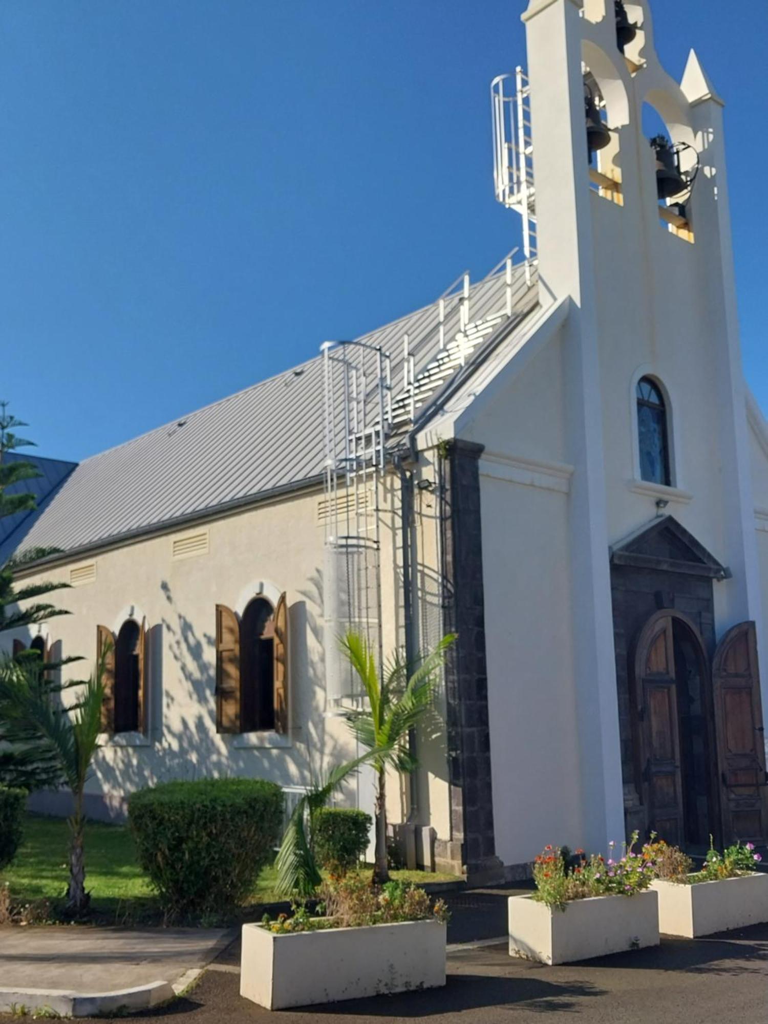 Les Badamiers Villa Saint Pierre Luaran gambar
