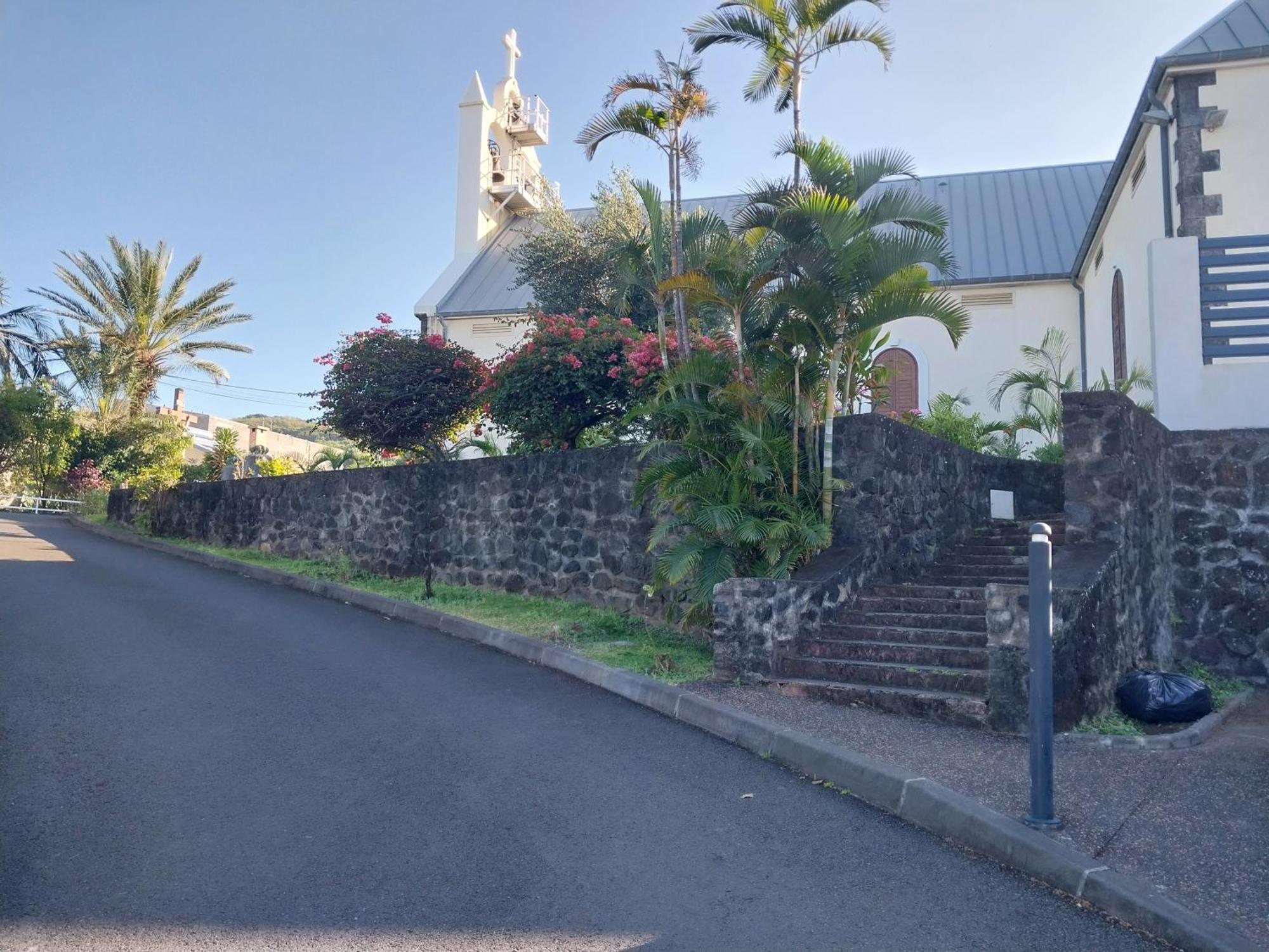 Les Badamiers Villa Saint Pierre Luaran gambar