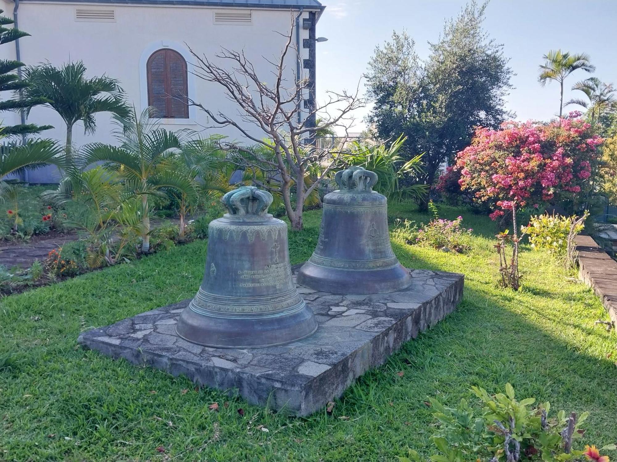 Les Badamiers Villa Saint Pierre Luaran gambar